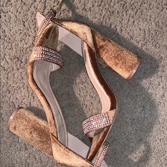 Rhinestone Brown faux fur heel - Picture 3 of 5